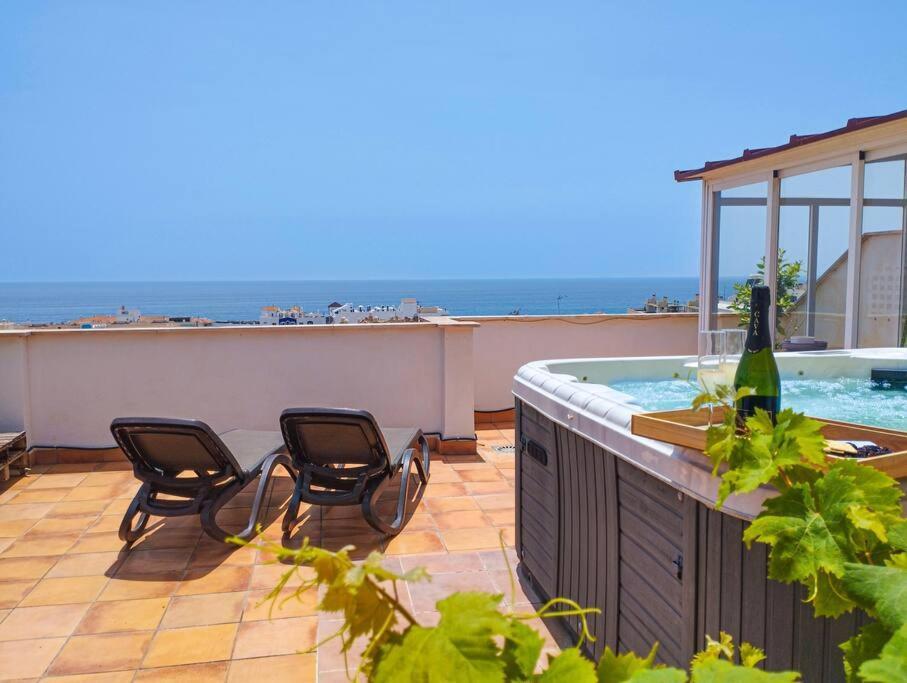 Penthouse With Jacuzzi And Spectacular Sea Views Apartment Нерха Екстериор снимка