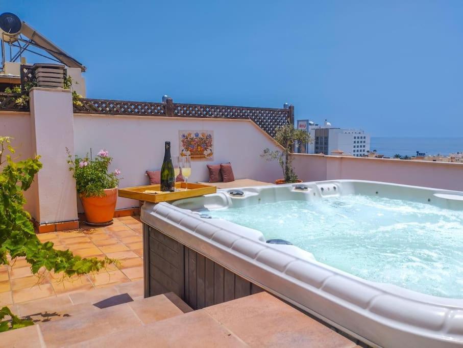 Penthouse With Jacuzzi And Spectacular Sea Views Apartment Нерха Екстериор снимка