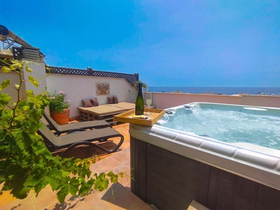 Penthouse With Jacuzzi And Spectacular Sea Views Apartment Нерха Екстериор снимка